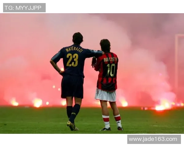 足球明星们的创意合照大集合展现球场外的精彩瞬间与友谊之美 足球明星们的创意合照大集合展现球场外的精彩瞬间与友谊之美