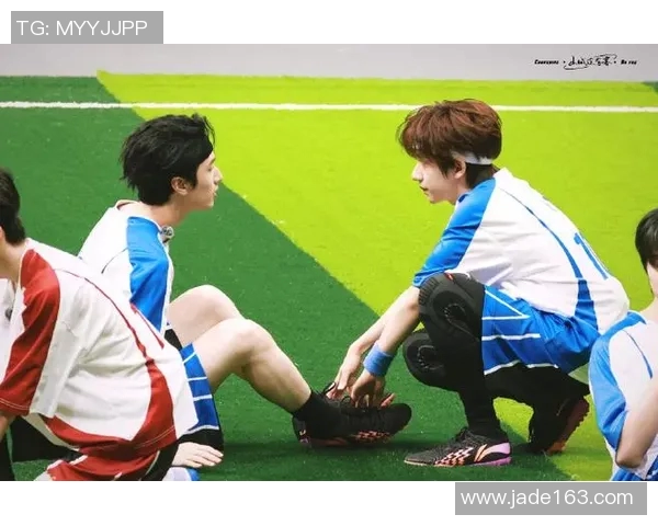 足球明星父子同框高清照片展现亲情与运动激情的完美结合 足球明星父子同框高清照片展现亲情与运动激情的完美结合