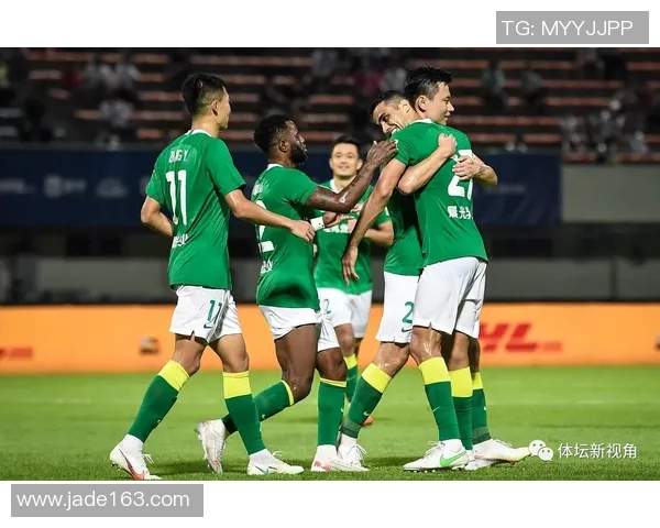 武汉足球队在邀请赛中以96分高居积分榜首位展现强劲实力 武汉足球队在邀请赛中以96分高居积分榜首位展现强劲实力