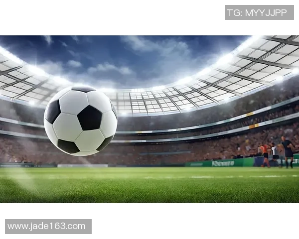 球迷欣赏足球明星精彩瞬间的视频集锦带你感受激情与荣耀 球迷欣赏足球明星精彩瞬间的视频集锦带你感受激情与荣耀