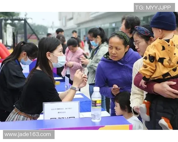 西瓜霜携手足球明星开启夏日清凉之旅助力运动健康新风尚 西瓜霜携手足球明星开启夏日清凉之旅助力运动健康新风尚